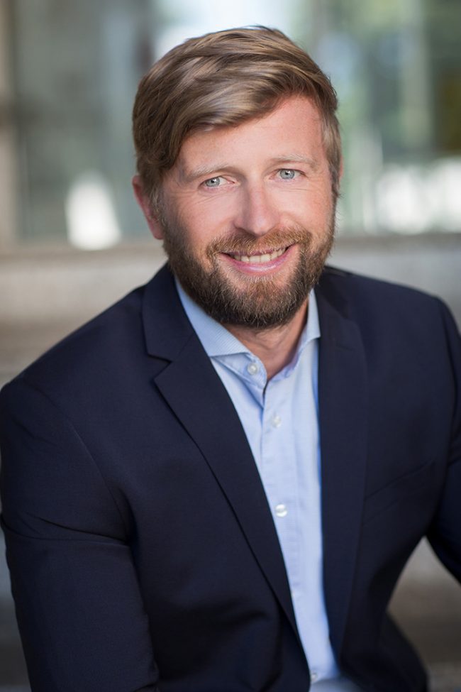 Bewerbungsfotos Leipzig Businessfoto Werbefoto Familienfoto Kinderfoto Babyfoto Werbekampagne Imagefoto Fotograf Leipzig Golden Eyes Kathy Hennig Fotostudio Hochzeitsfoto