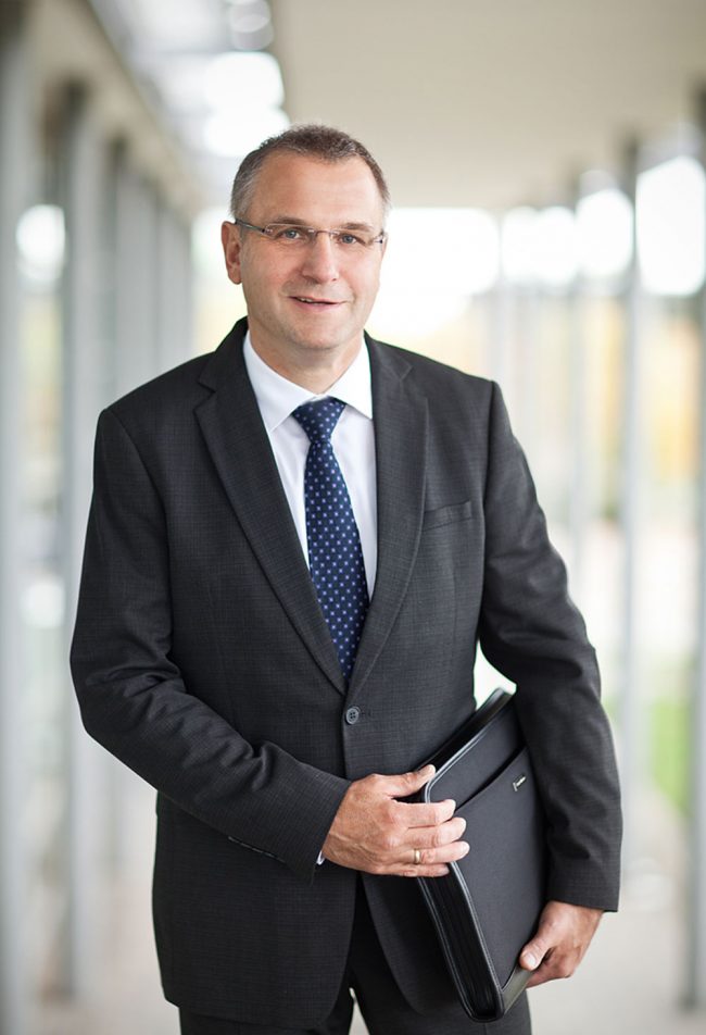 Businessfoto Bewerbungsfoto Imagefoto Familienfoto Kinderfoto Babyshooting Newbornfoto Leipzig GoldenEyes Fotograf Fotostudio Portraitfoto socialmedia Content